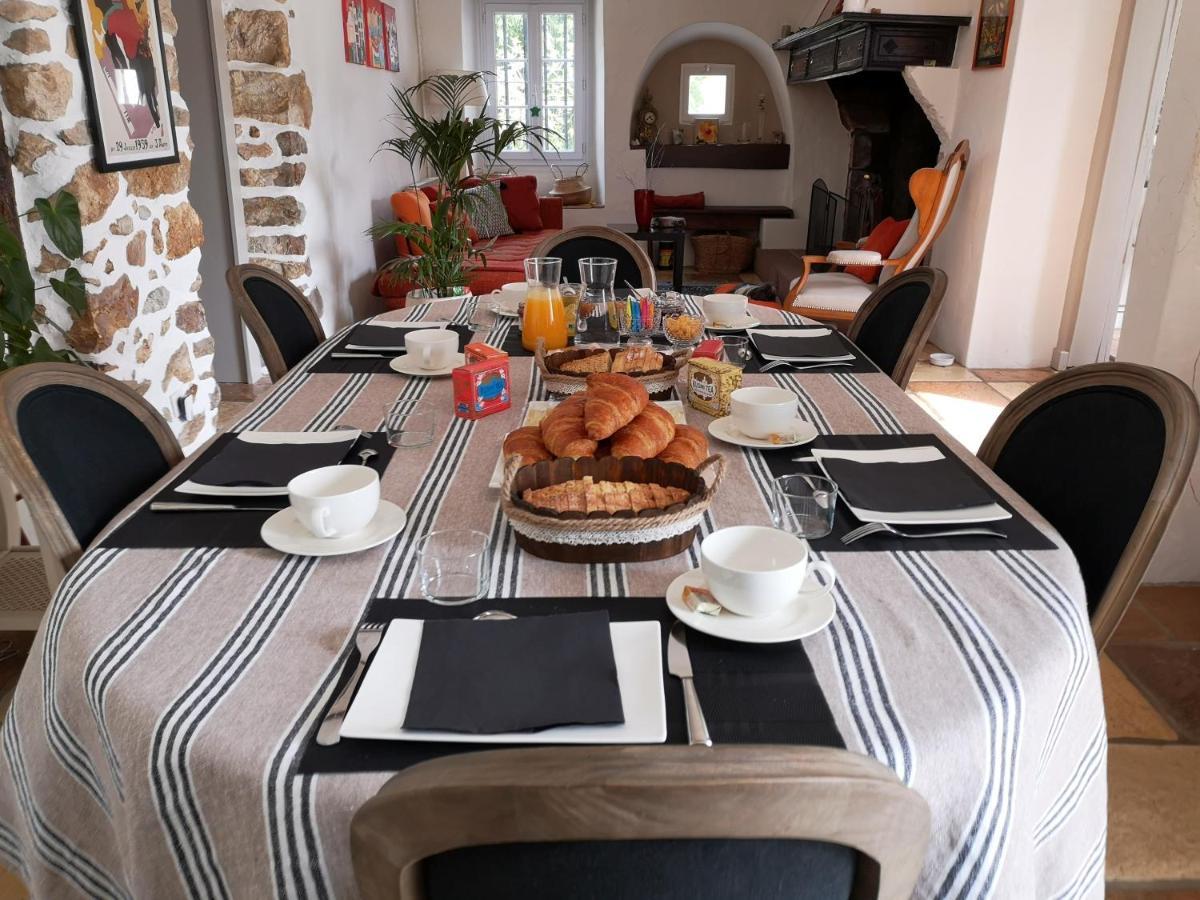 Chalbonia Bed and Breakfast Louhossoa Exteriör bild